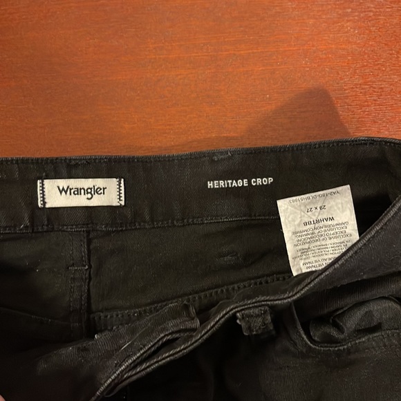 Black Wrangler Crop - Picture 2 of 3